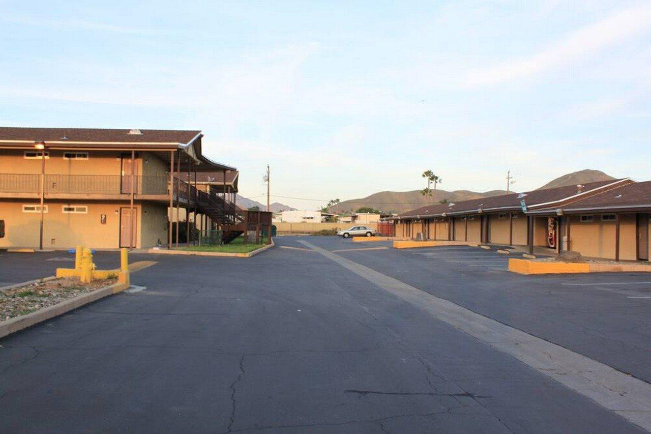 Menifee Inn Екстериор снимка