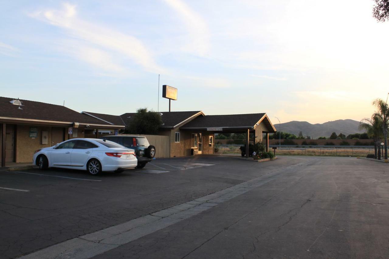Menifee Inn Екстериор снимка