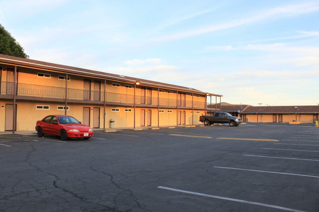 Menifee Inn Екстериор снимка